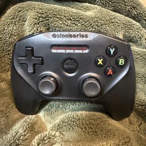 SteelSeries Nimbus+ Bluetooth  Gaming Controller GC-00004 iPhone/iPad/Mac U5673